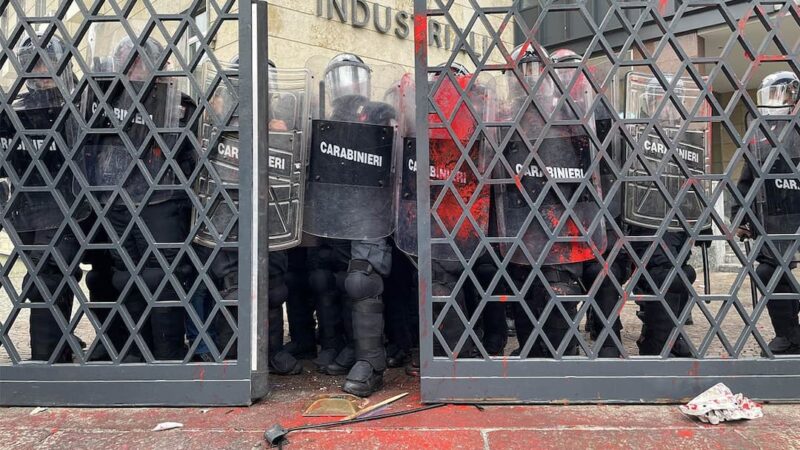 Torino, associarsi per resistere: Sara, Emiliano, Jacopo e Francesco sono liber*.