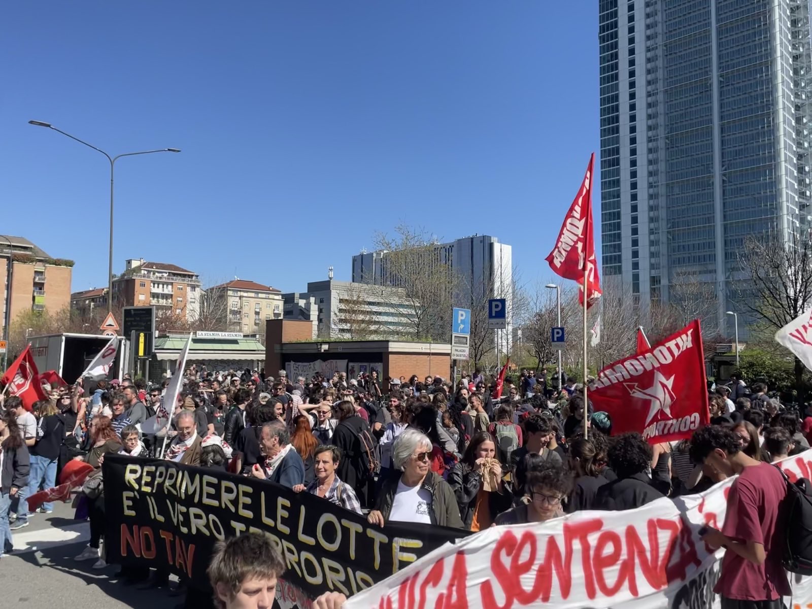 Cade l’accusa per associazione a delinquere: una vittoria per le lotte sociali del Paese!